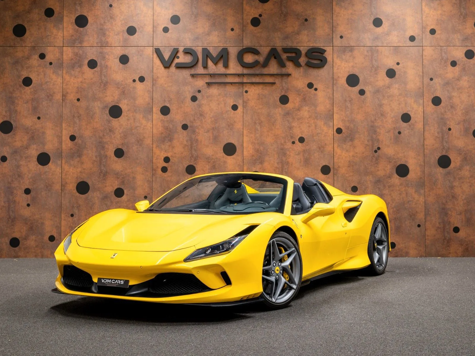 2021 Ferrari F8 Spider angeboten von einem Supersportwagenhändler in Gronau, Deutschland, Hauptfoto