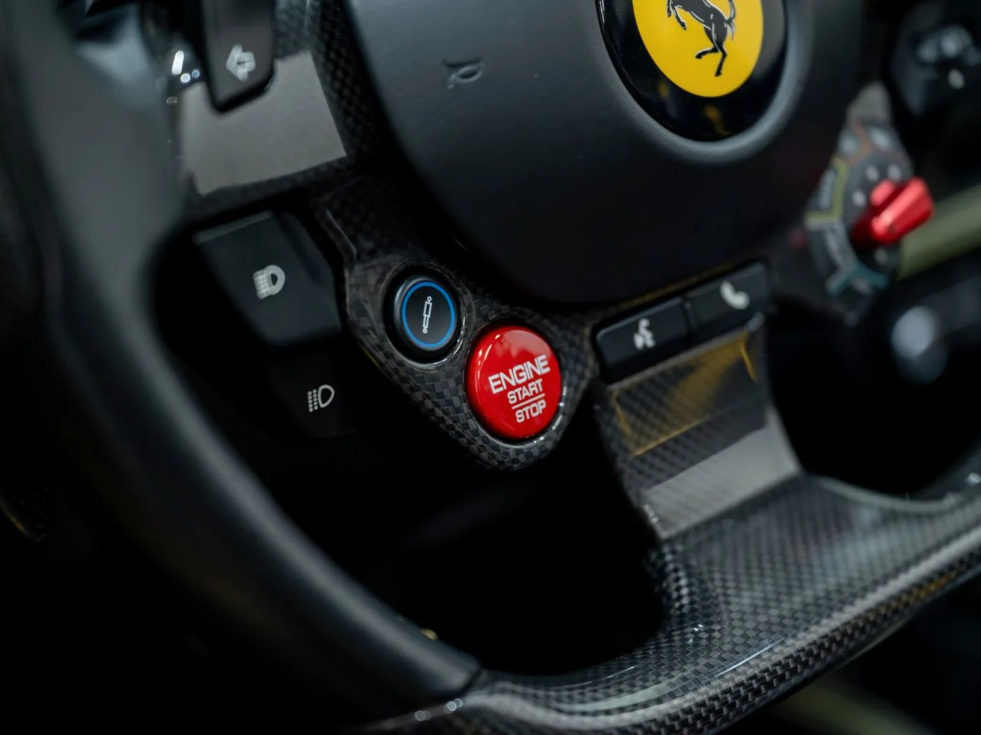 2021 Ferrari F8 Spider angeboten von einem Supersportwagenhändler in Gronau, Deutschland, Foto 19 von 25
