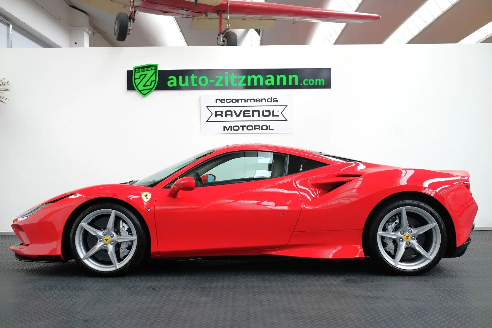 2021 Ferrari F8 Tributo angeboten von einem Fachhändler in Nuremberg, Deutschland, Hauptfoto