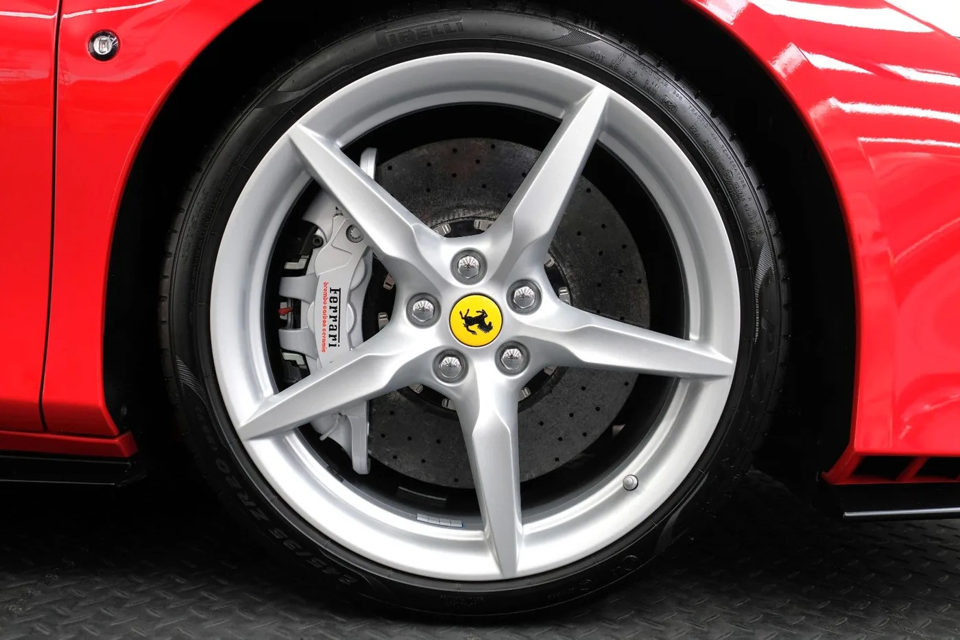 2021 Ferrari F8 Tributo offered by a specialist dealer in Nuremberg, Germany, photo 11 of 15