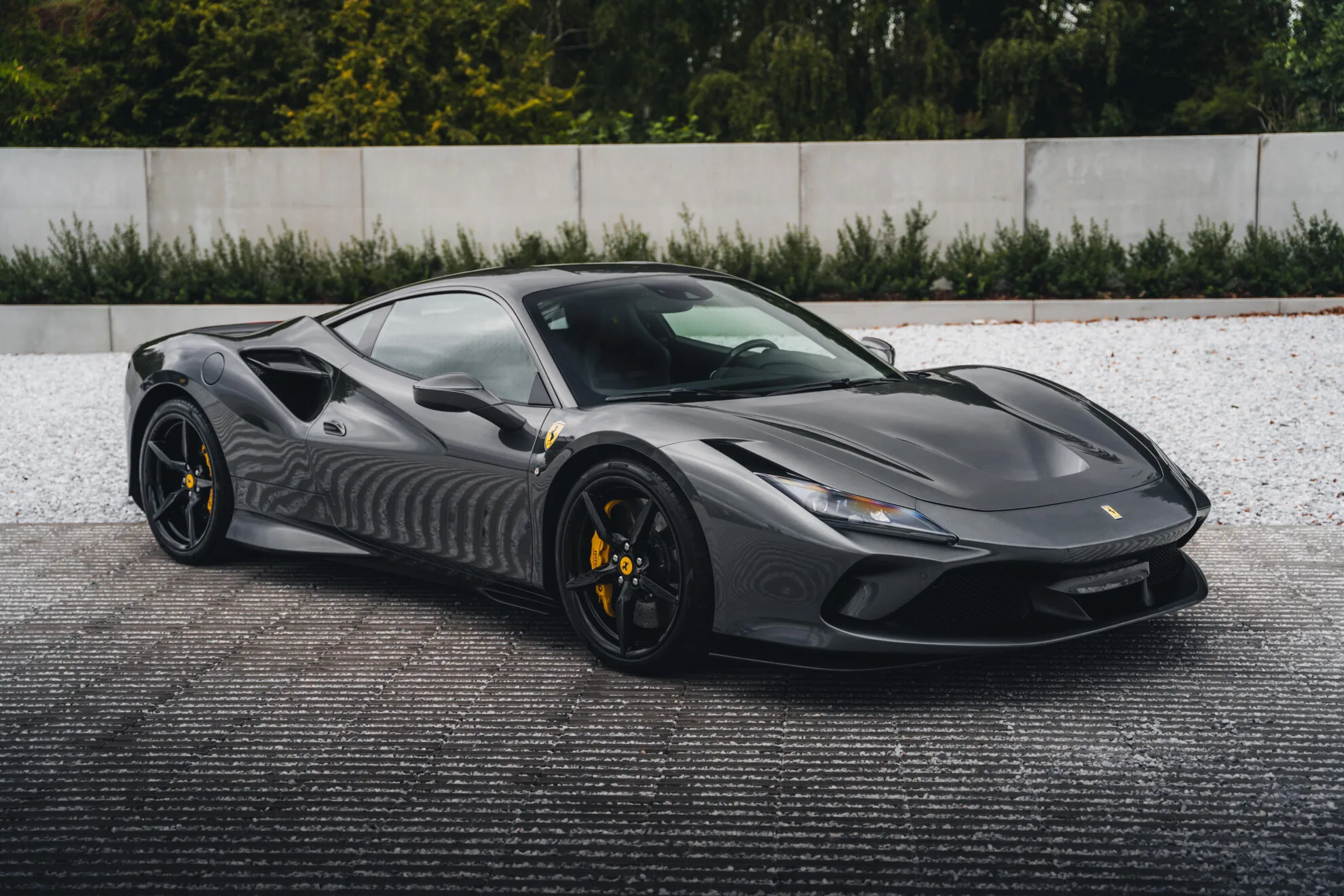 2021 Ferrari F8 Tributo proposta da un concessionario specializzato a Harelbeke, Belgio, foto principale