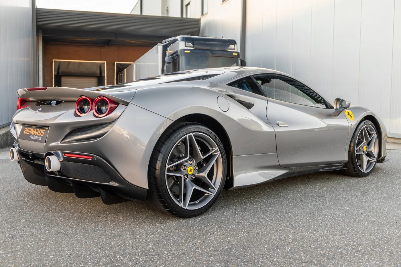 2021 Ferrari F8 Tributo angeboten von einem Supersportwagenhändler in Woerden, Niederlande, Foto 2 von 25