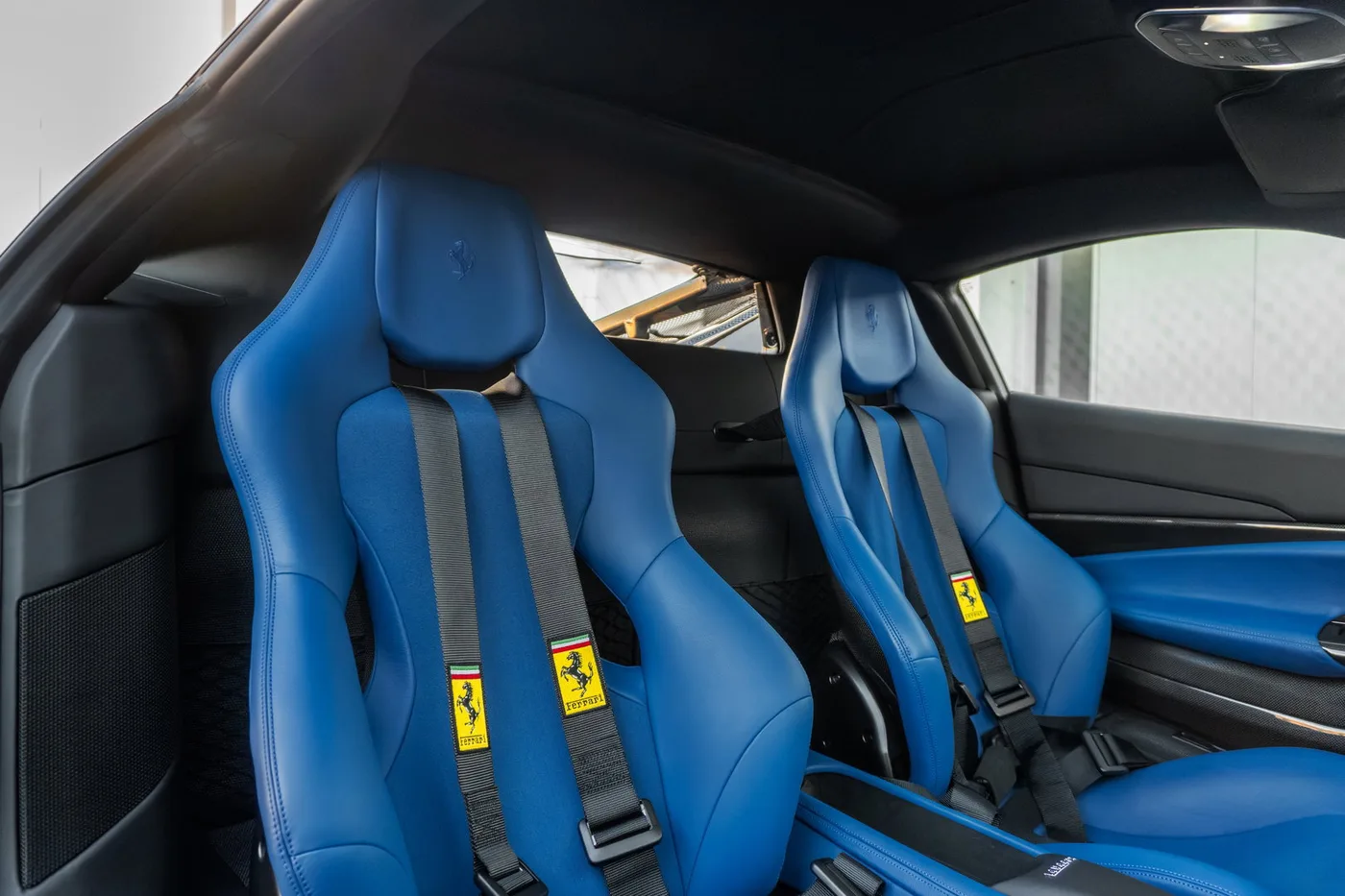 2021 Ferrari F8 Tributo angeboten von einem Supersportwagenhändler in Woerden, Niederlande, Foto 4 von 25