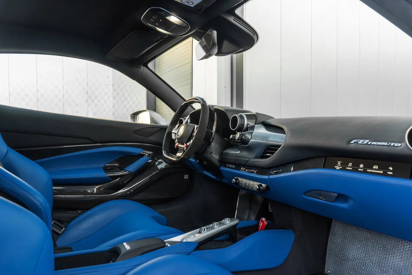 2021 Ferrari F8 Tributo angeboten von einem Supersportwagenhändler in Woerden, Niederlande, Foto 5 von 25