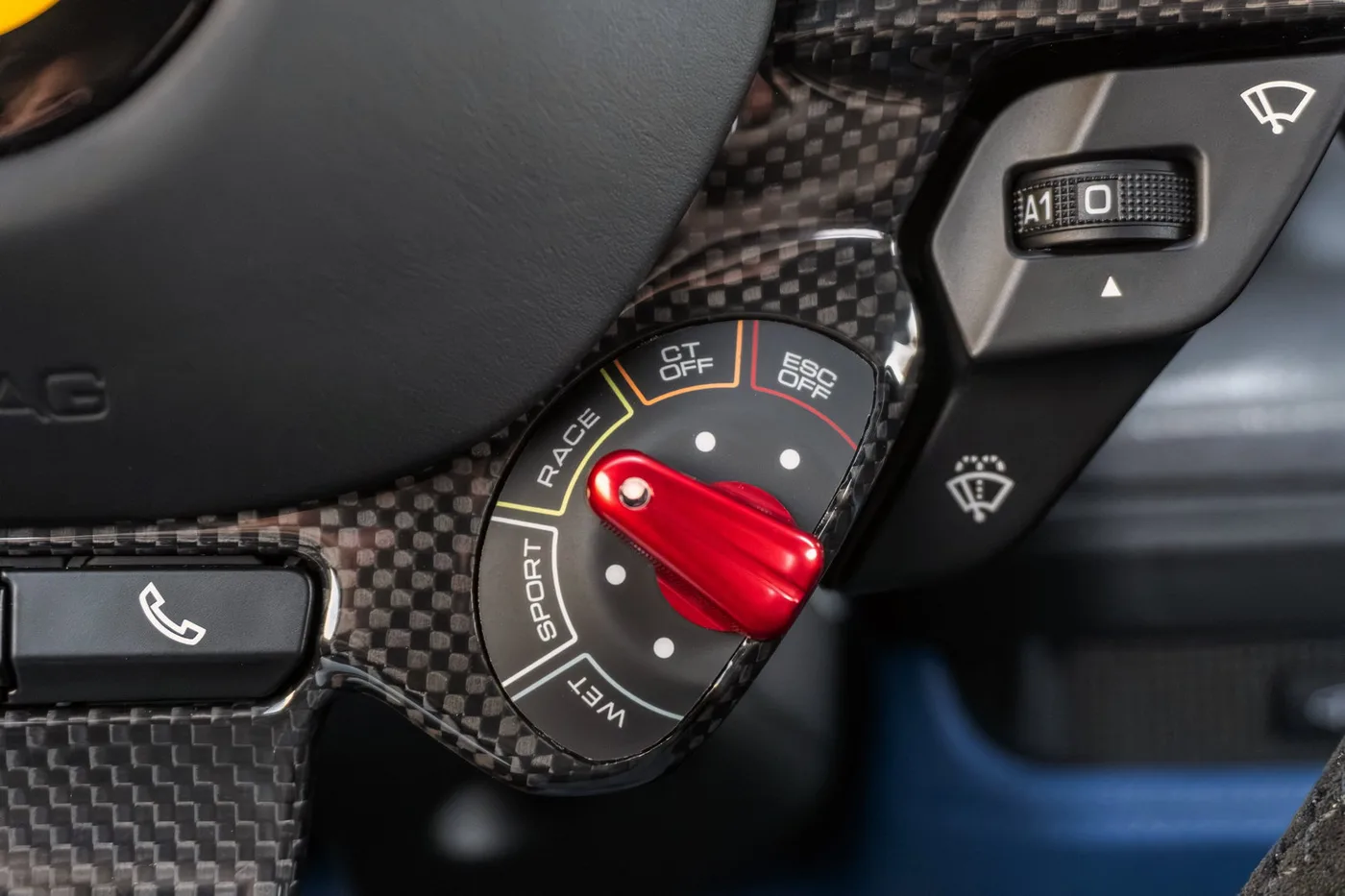 2021 Ferrari F8 Tributo angeboten von einem Supersportwagenhändler in Woerden, Niederlande, Foto 12 von 25