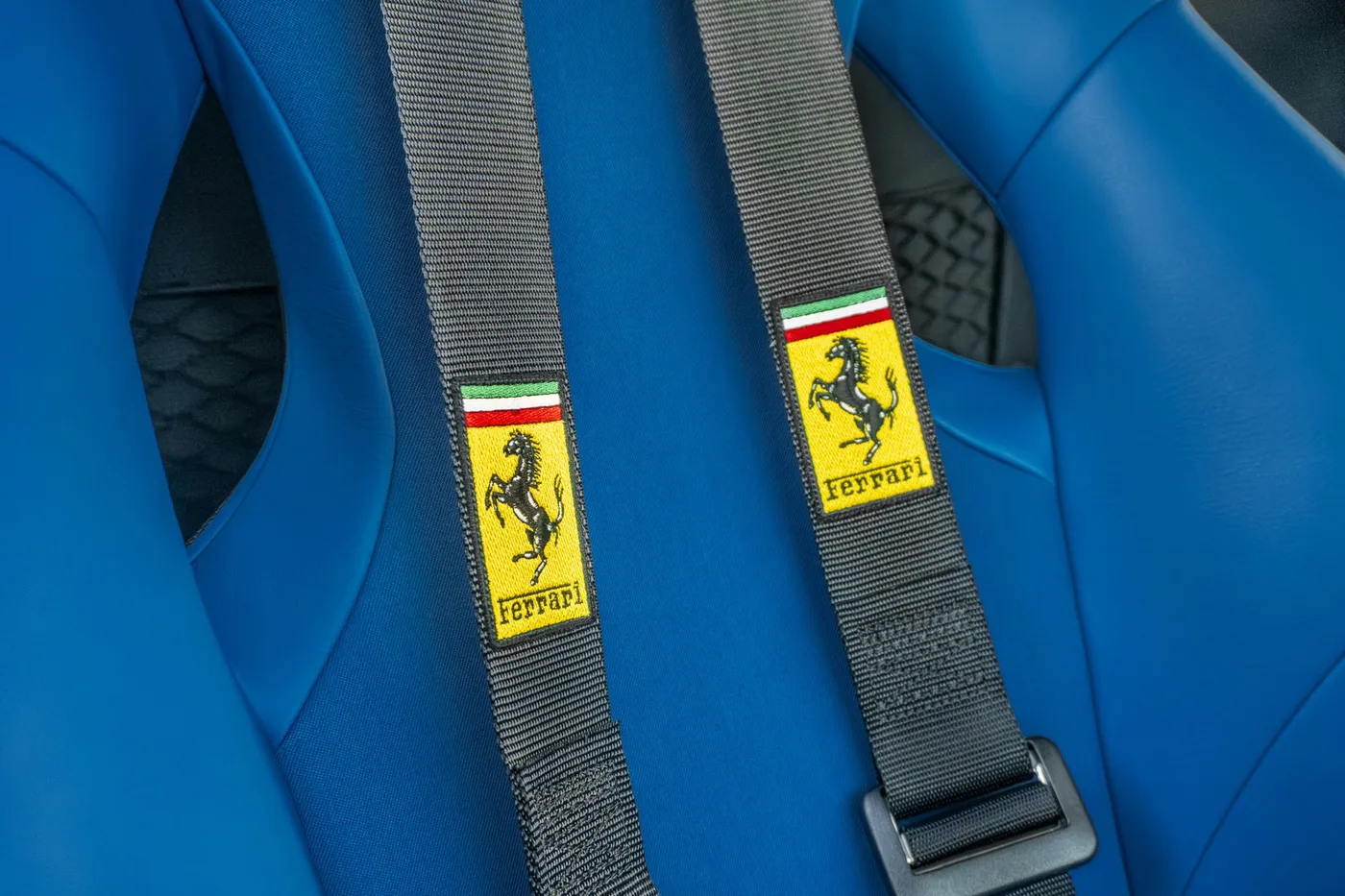 2021 Ferrari F8 Tributo angeboten von einem Supersportwagenhändler in Woerden, Niederlande, Foto 22 von 25