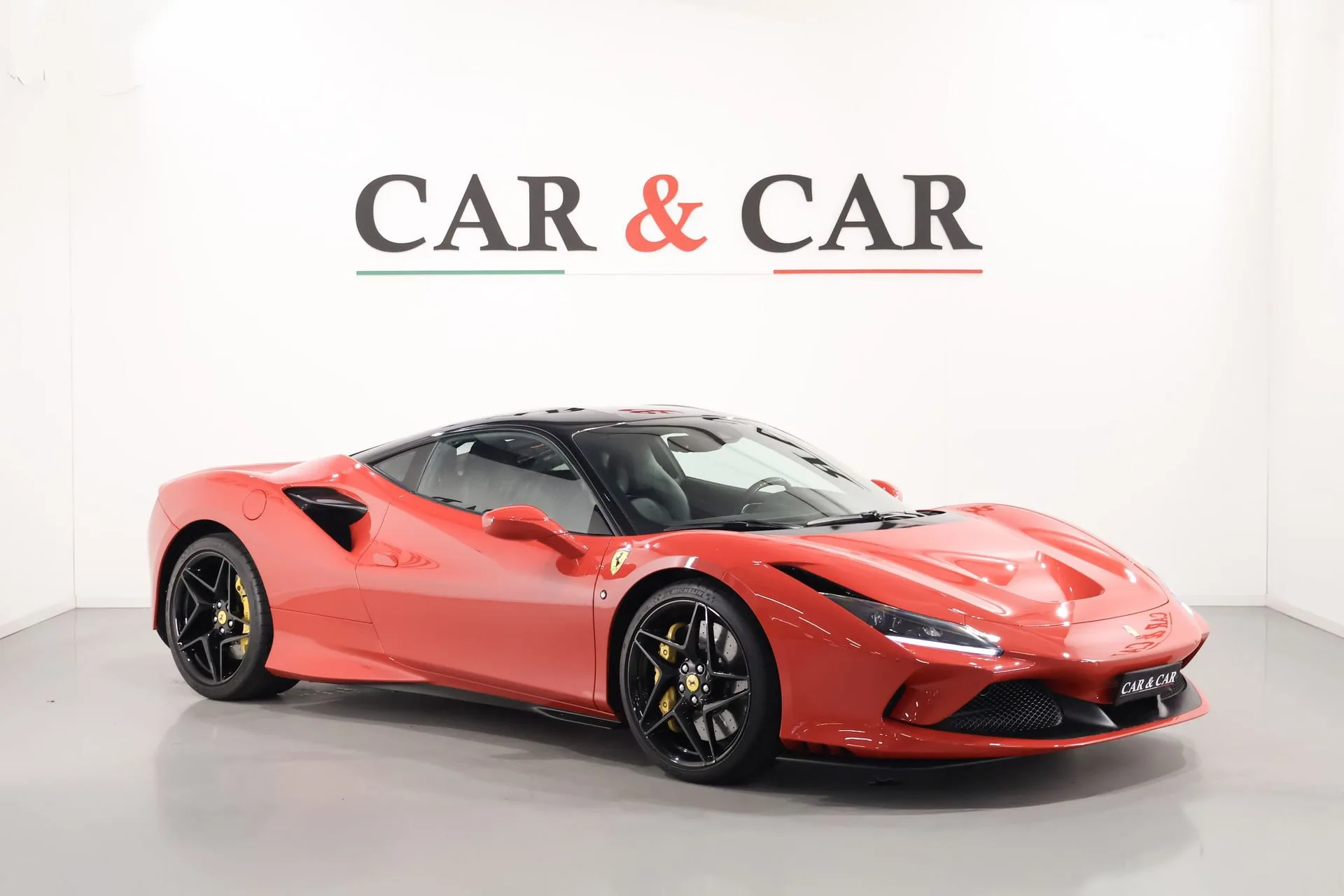 2021 Ferrari F8 Tributo angeboten von einem Supersportwagenhändler in Zibido San Giacomo, Italien, Hauptfoto