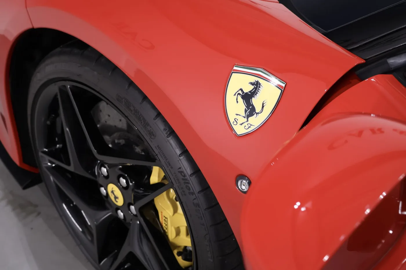 2021 Ferrari F8 Tributo proposée par un spécialiste de la supercar à Zibido San Giacomo, Italie, photo 10 sur 25
