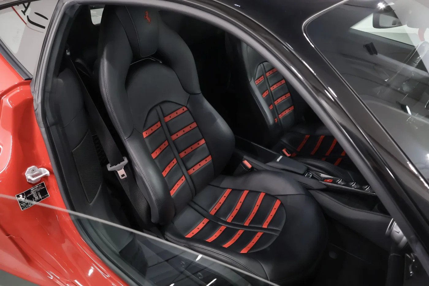2021 Ferrari F8 Tributo proposée par un spécialiste de la supercar à Zibido San Giacomo, Italie, photo 12 sur 25