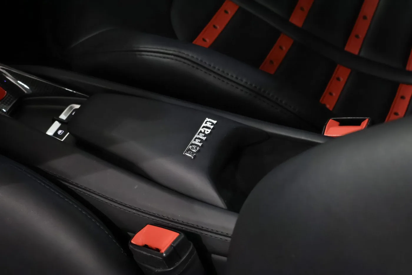 2021 Ferrari F8 Tributo proposée par un spécialiste de la supercar à Zibido San Giacomo, Italie, photo 17 sur 25