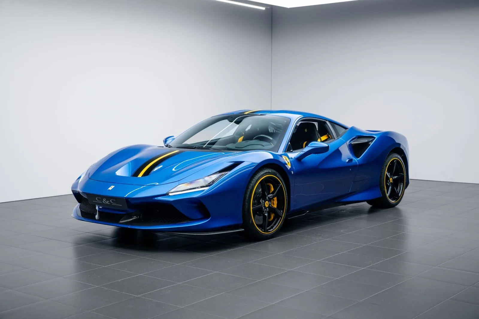 2021 Ferrari F8 Tributo proposée par un concessionnaire spécialisé à Putzbrunn, Allemagne, photo principale