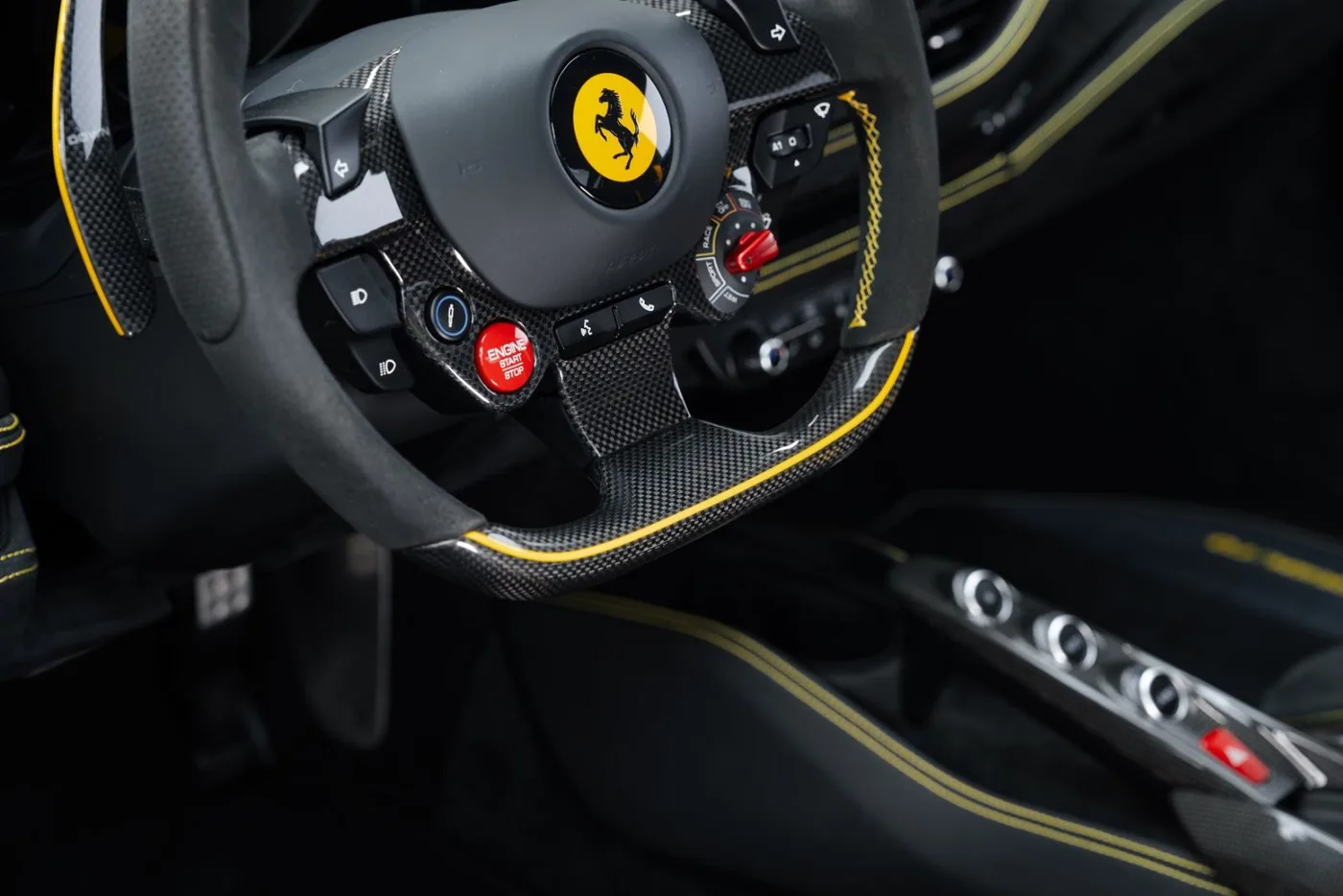 2021 Ferrari F8 Tributo proposée par un concessionnaire spécialisé à Putzbrunn, Allemagne, photo 16 sur 25