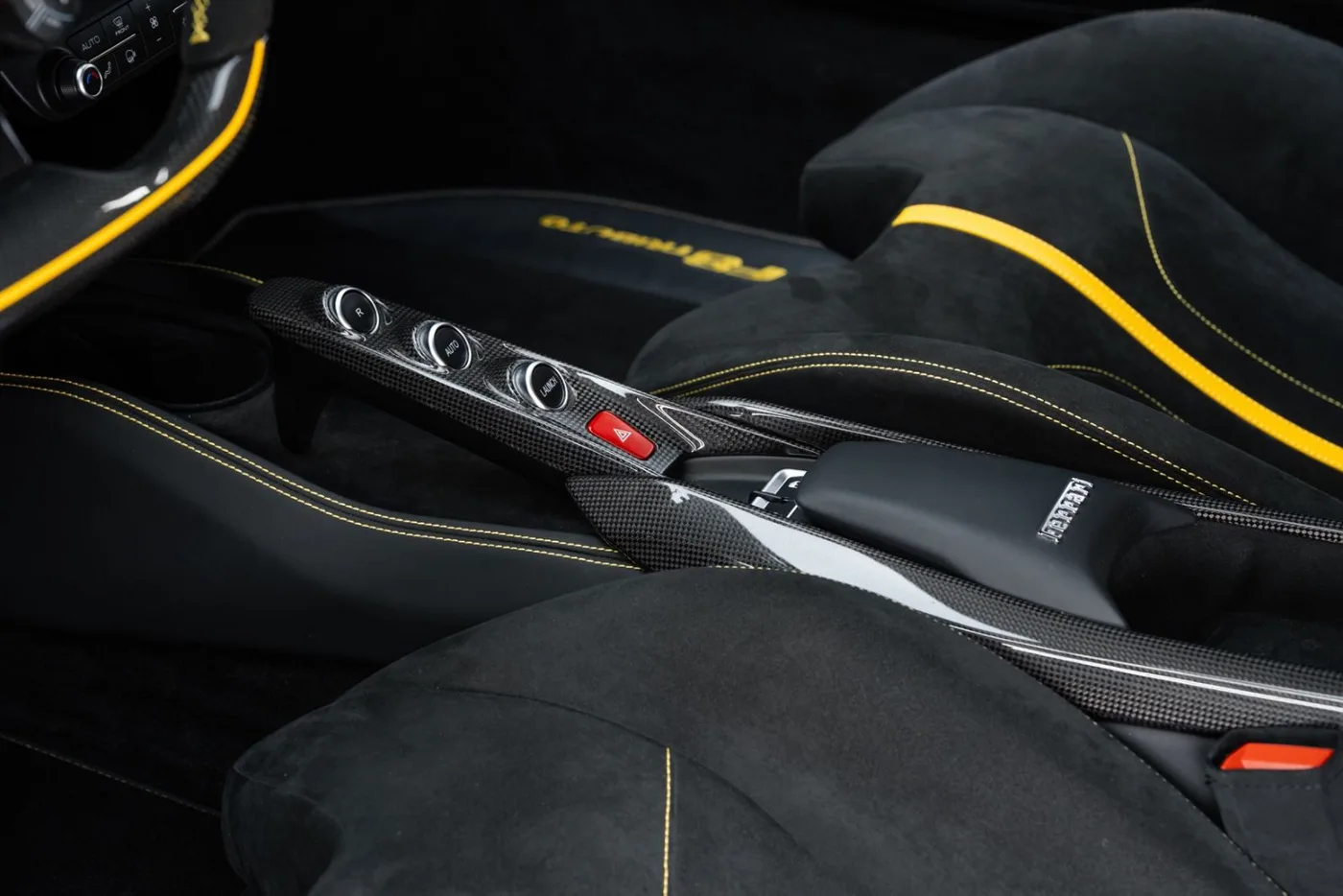 2021 Ferrari F8 Tributo proposée par un concessionnaire spécialisé à Putzbrunn, Allemagne, photo 21 sur 25
