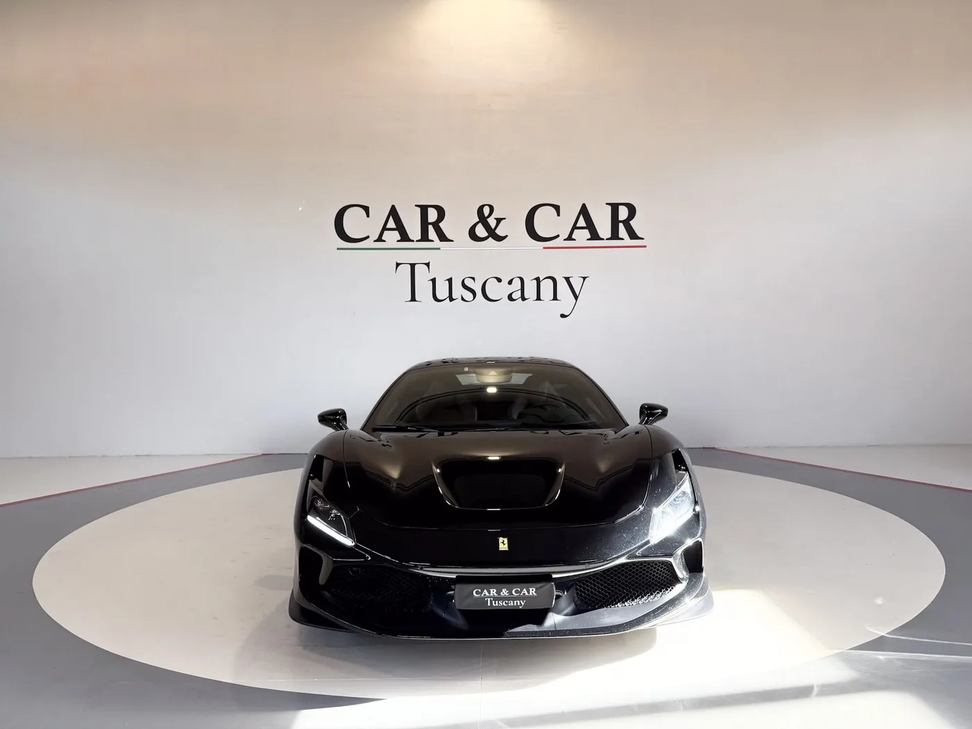 2021 Ferrari F8 Tributo proposée par un concessionnaire spécialisé à Lucca, Italie, photo 3 sur 25