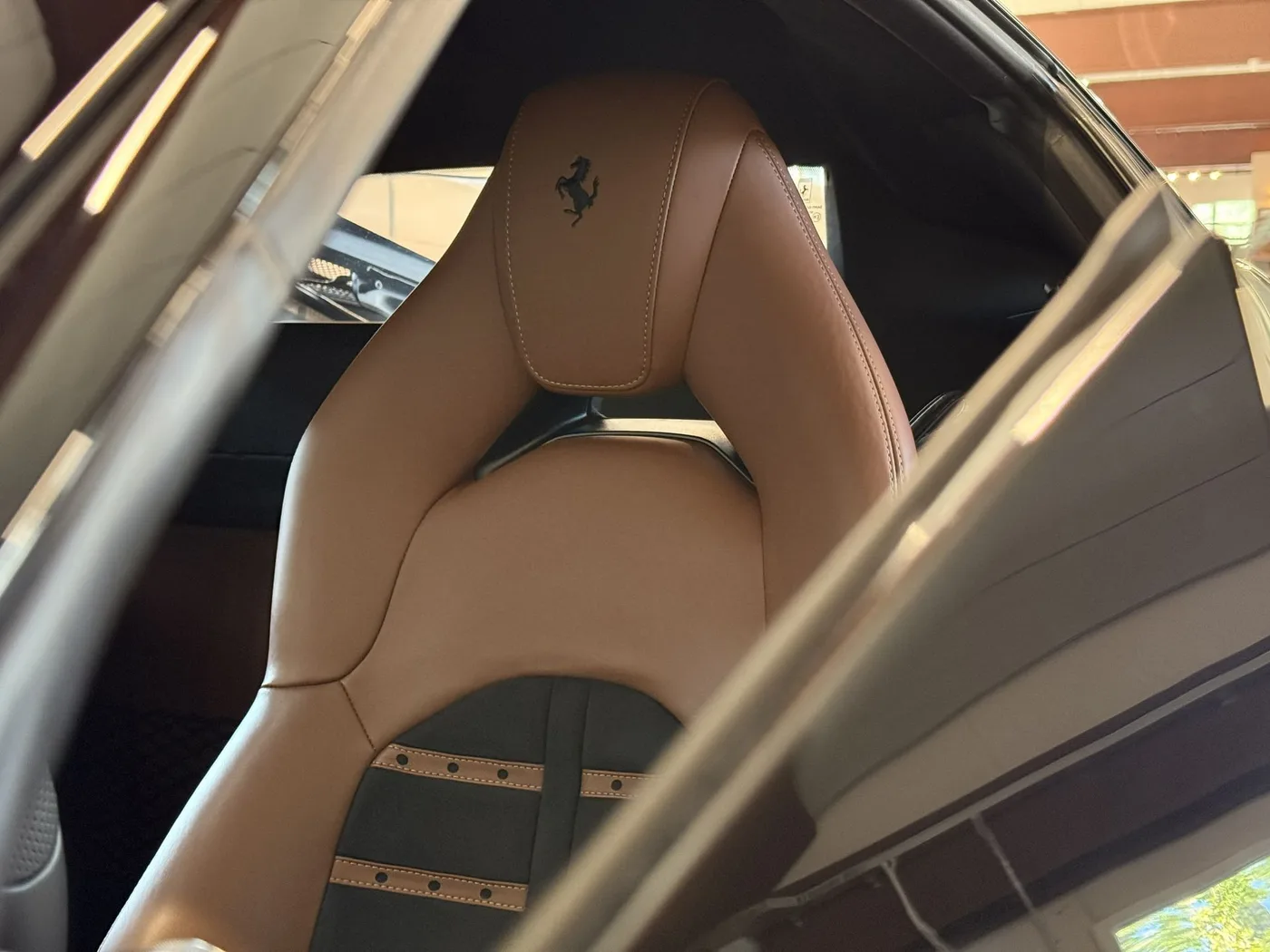 2021 Ferrari F8 Tributo proposée par un concessionnaire spécialisé à Lucca, Italie, photo 8 sur 25