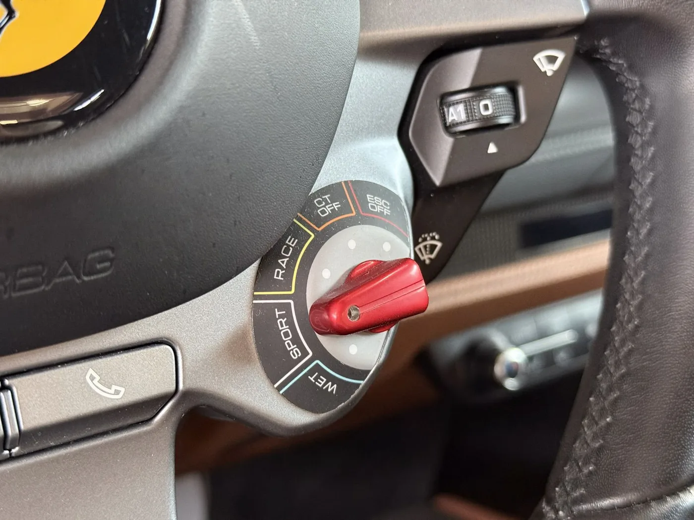 2021 Ferrari F8 Tributo proposée par un concessionnaire spécialisé à Lucca, Italie, photo 11 sur 25