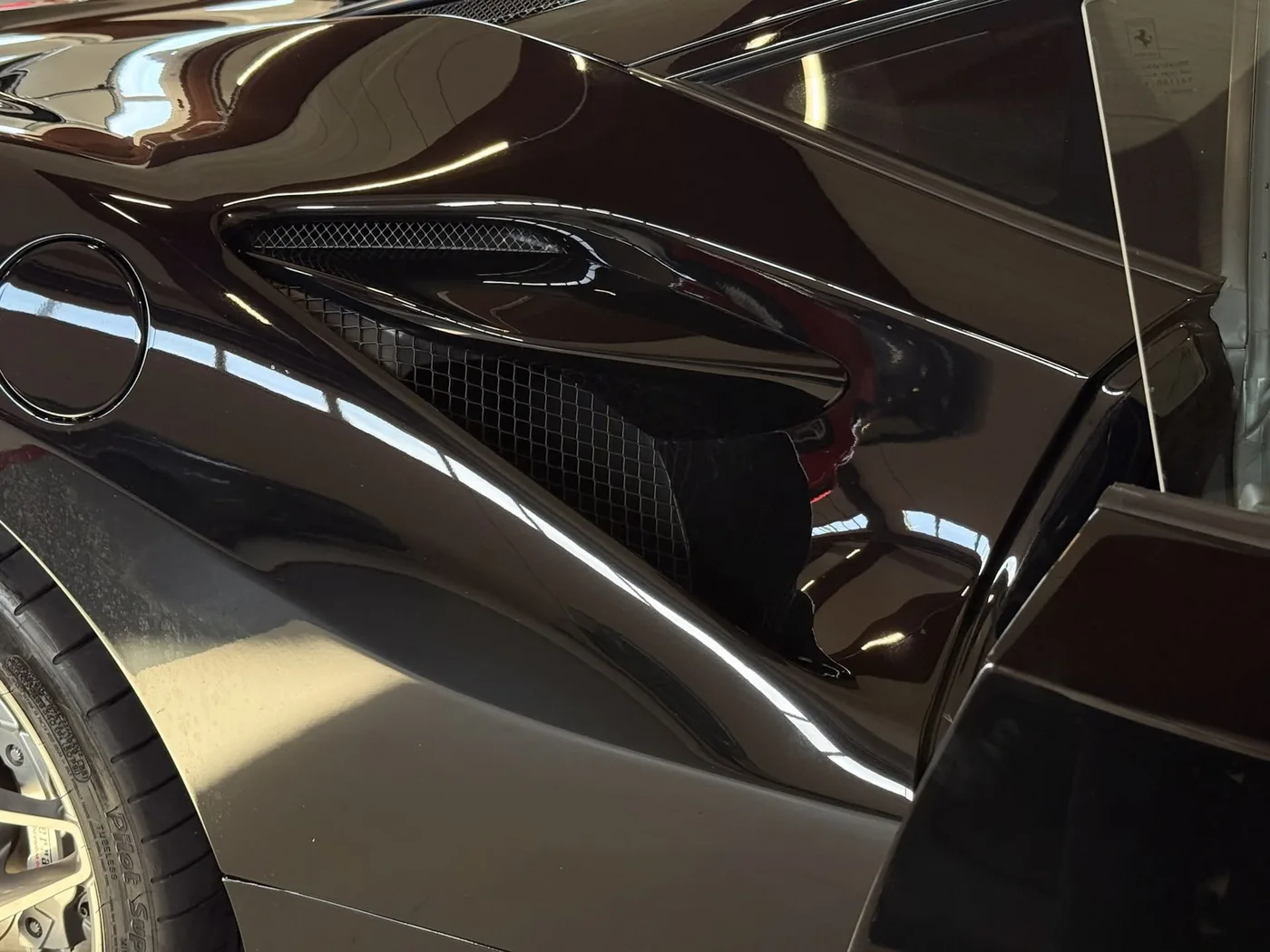 2021 Ferrari F8 Tributo proposée par un concessionnaire spécialisé à Lucca, Italie, photo 23 sur 25