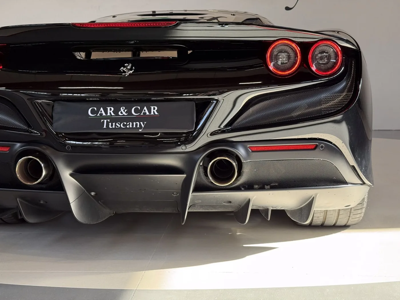 2021 Ferrari F8 Tributo proposée par un concessionnaire spécialisé à Lucca, Italie, photo 25 sur 25