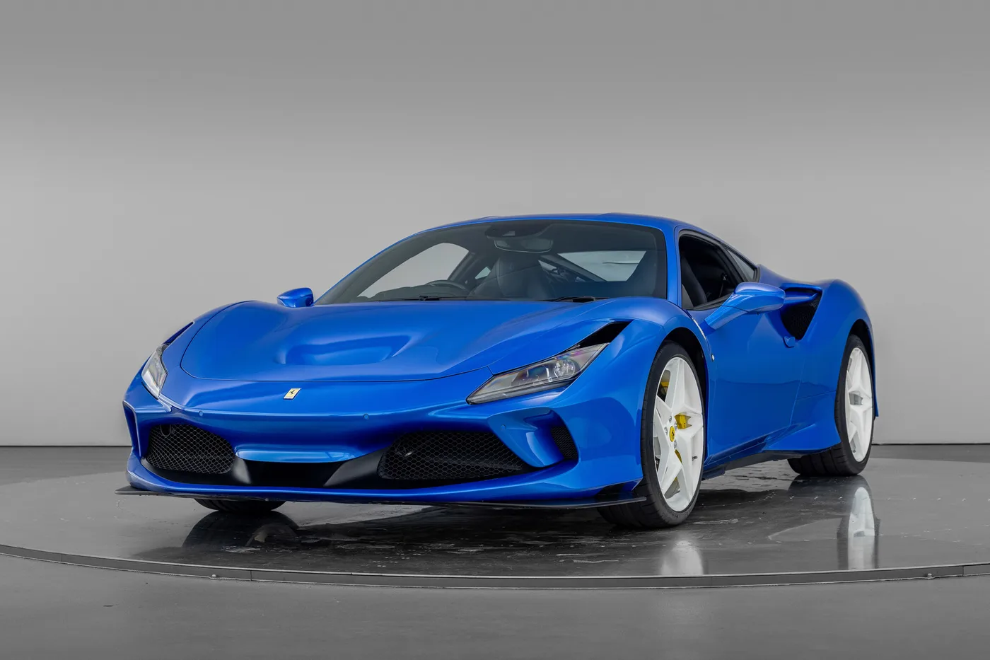 2021 Ferrari F8 Tributo angeboten von einer Vertragshändlergruppe in Hatfield, Vereinigtes Königreich, Foto 5 von 25