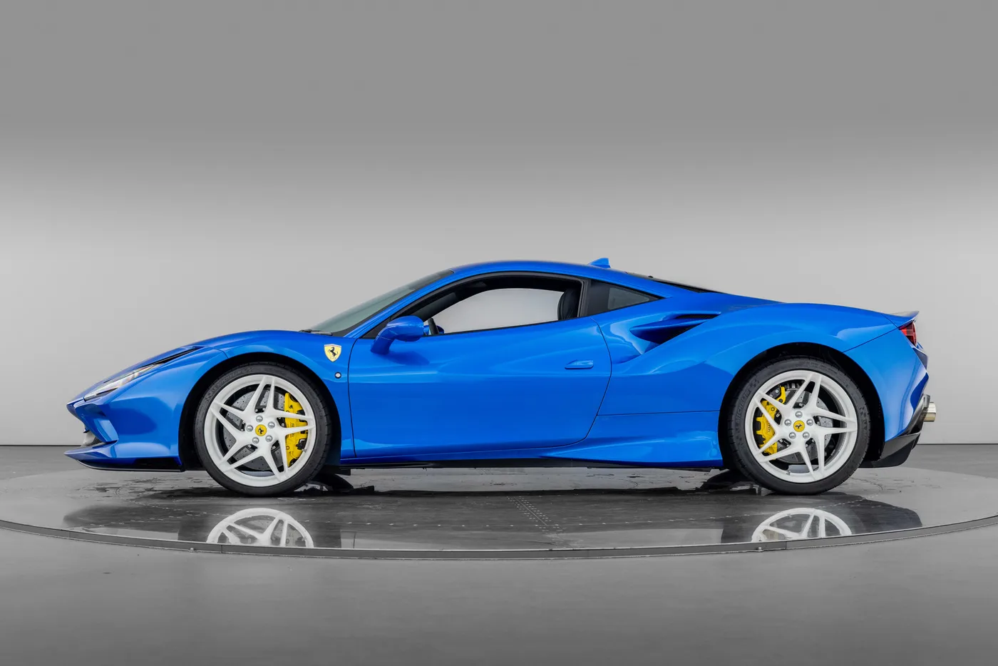 2021 Ferrari F8 Tributo angeboten von einer Vertragshändlergruppe in Hatfield, Vereinigtes Königreich, Foto 7 von 25