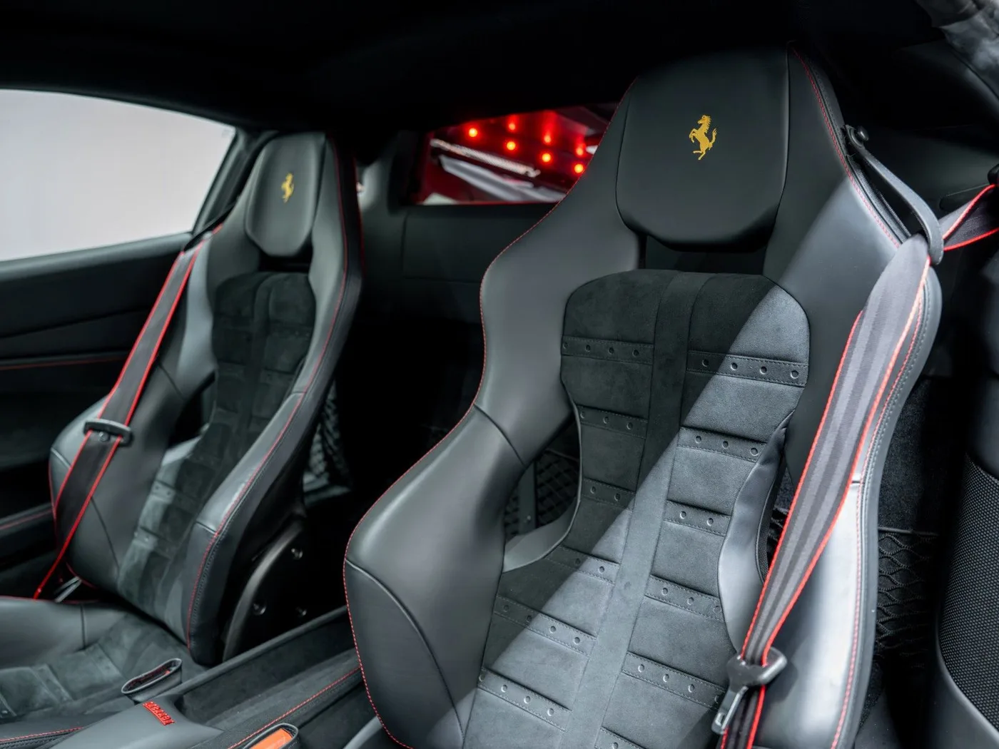2021 Ferrari F8 Tributo offered by a supercar dealer in Gronau, Germany, photo 17 of 25