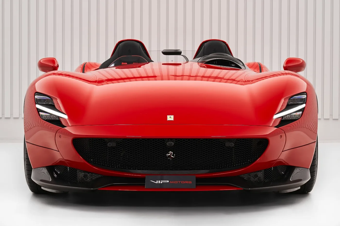2021 Ferrari Monza SP2 angeboten von einem Fachhändler in Dubai, Vereinigte Arabische Emirate, Foto 5 von 10
