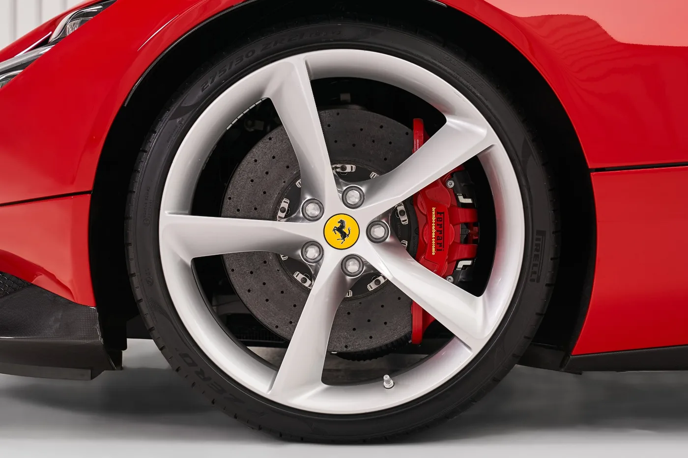 2021 Ferrari Monza SP2 angeboten von einem Fachhändler in Dubai, Vereinigte Arabische Emirate, Foto 9 von 10