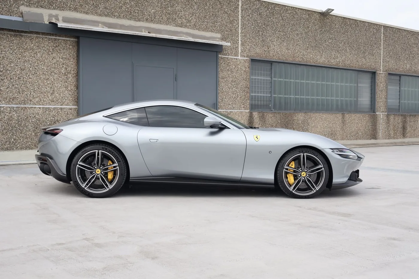 2021 Ferrari Roma offered by a supercar dealer in Zibido San Giacomo, Italy, photo 5 of 19