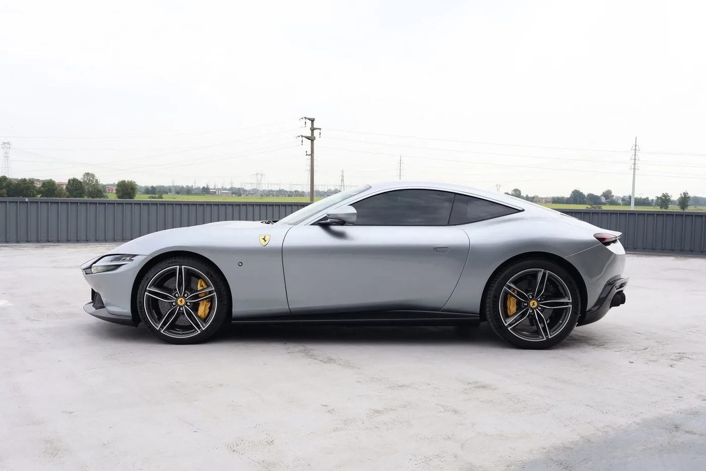 2021 Ferrari Roma offered by a supercar dealer in Zibido San Giacomo, Italy, photo 6 of 19