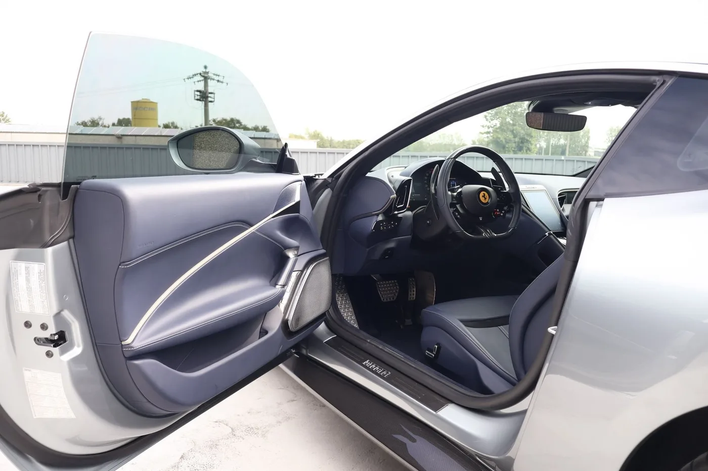 2021 Ferrari Roma offered by a supercar dealer in Zibido San Giacomo, Italy, photo 8 of 19