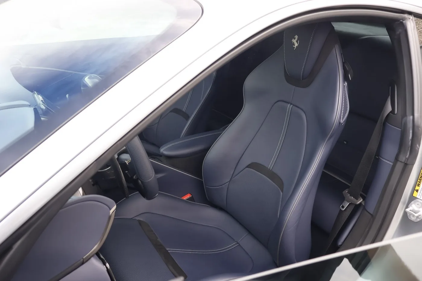 2021 Ferrari Roma offered by a supercar dealer in Zibido San Giacomo, Italy, photo 9 of 19