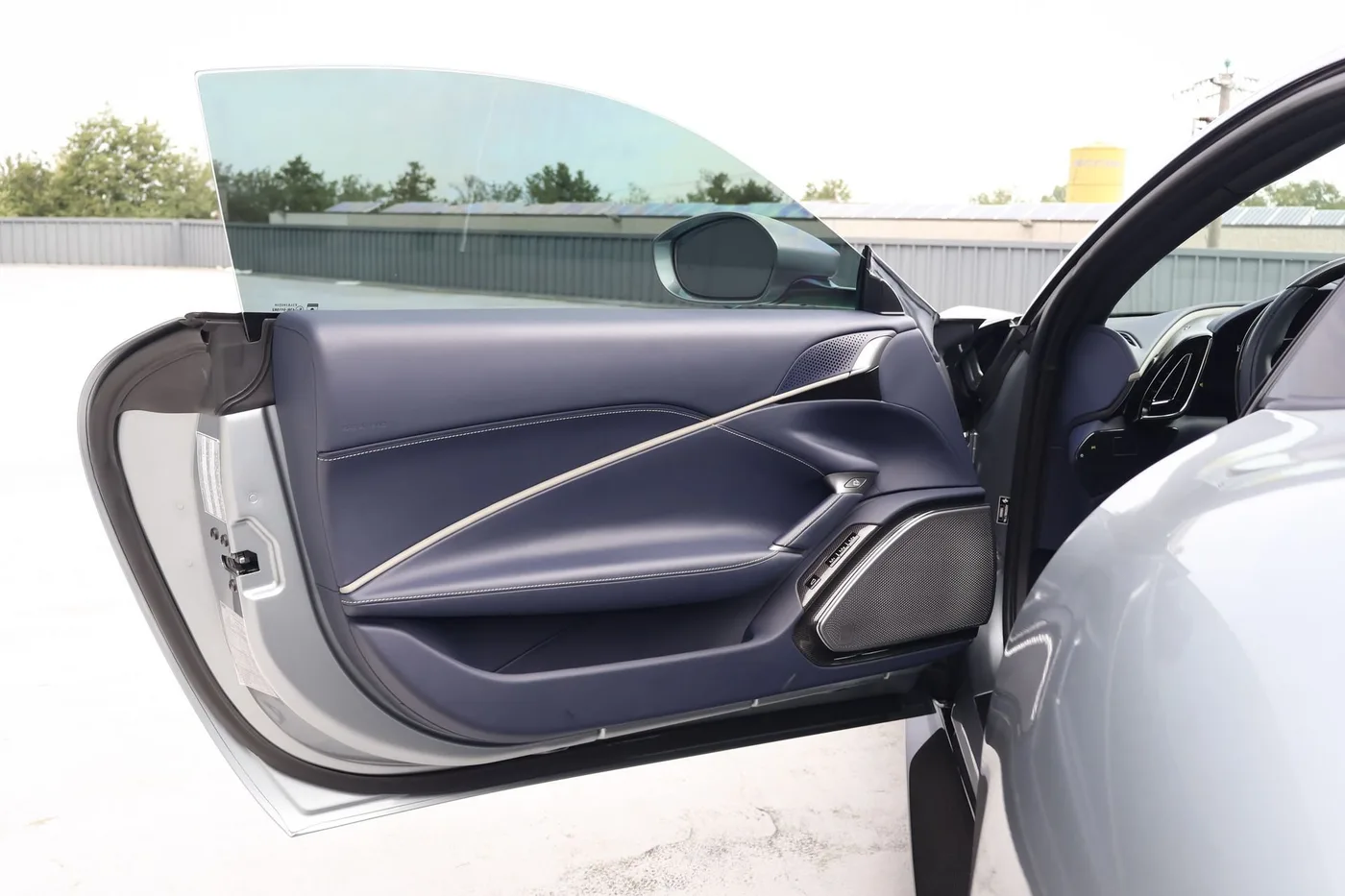 2021 Ferrari Roma offered by a supercar dealer in Zibido San Giacomo, Italy, photo 12 of 19