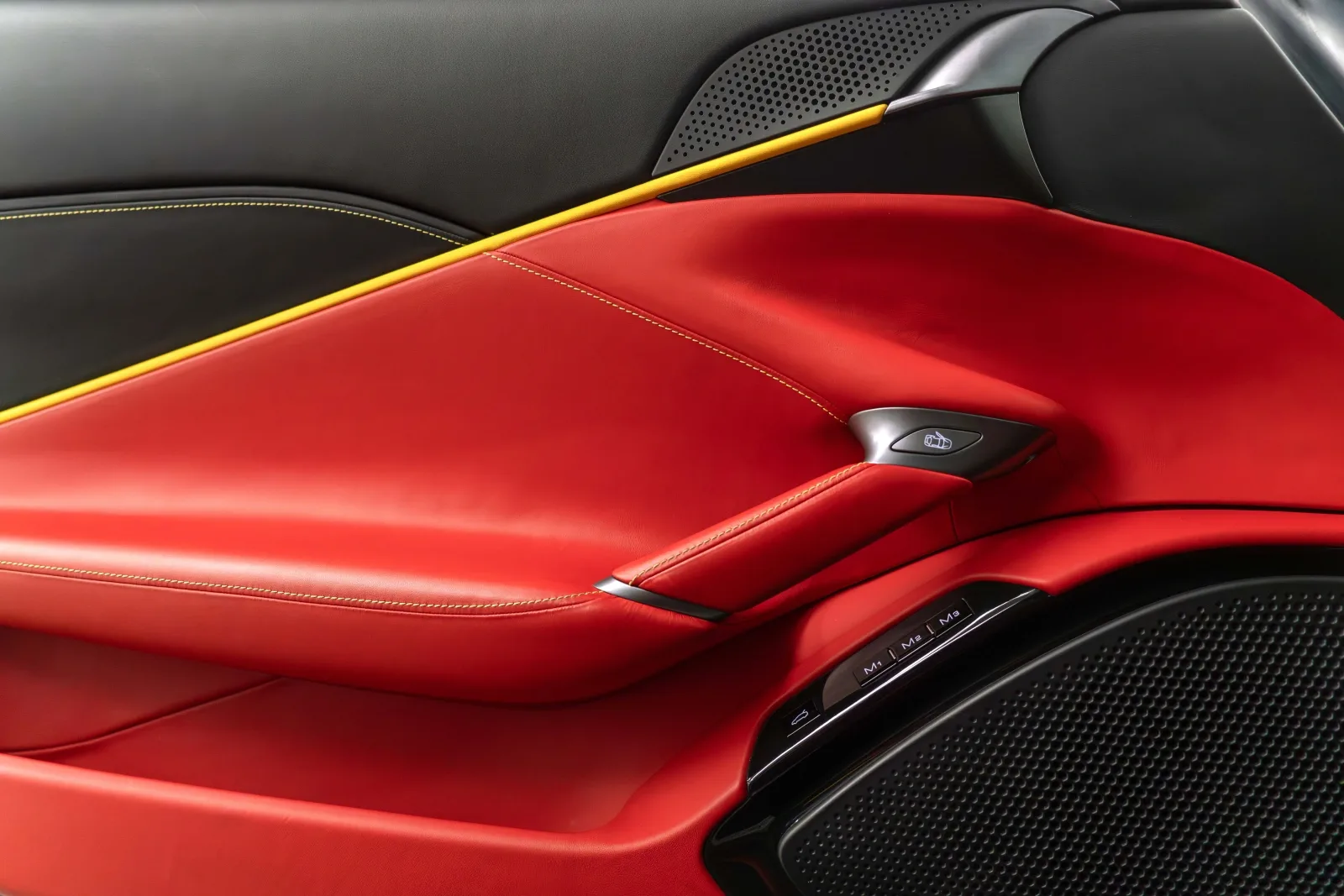 2021 Ferrari Roma, 16/17