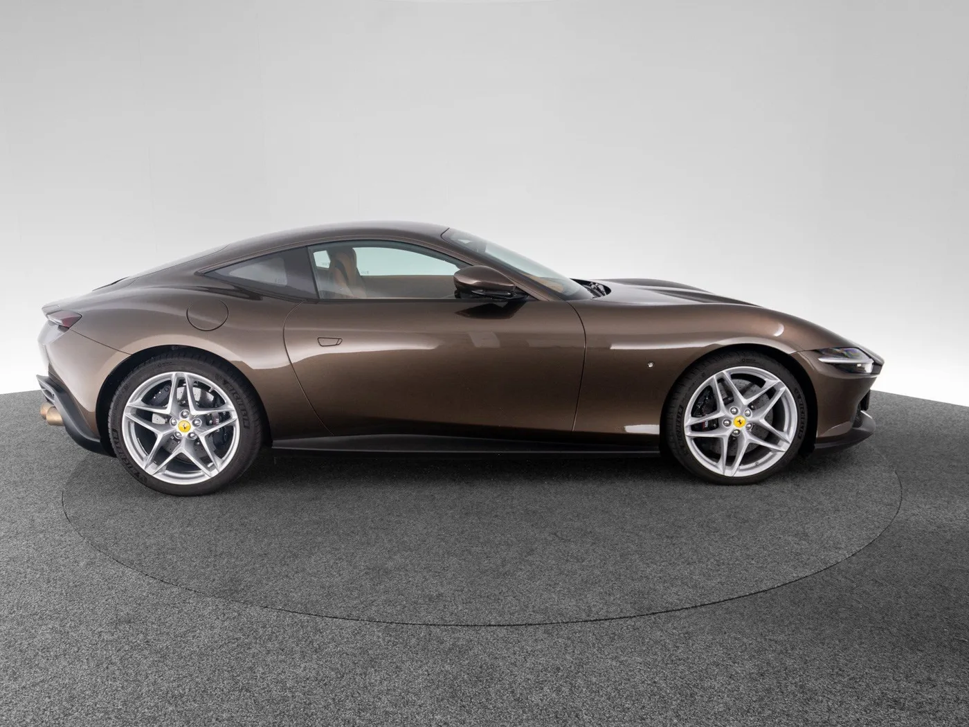 2021 Ferrari Roma offered by a specialist dealer in Singen, Germany, photo 4 of 15