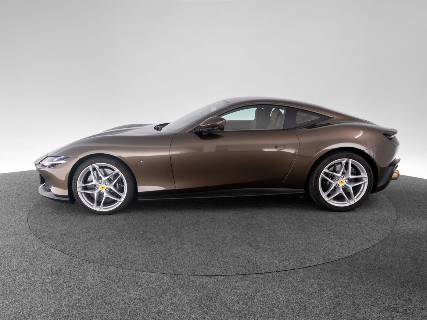 2021 Ferrari Roma offered by a specialist dealer in Singen, Germany, photo 8 of 15