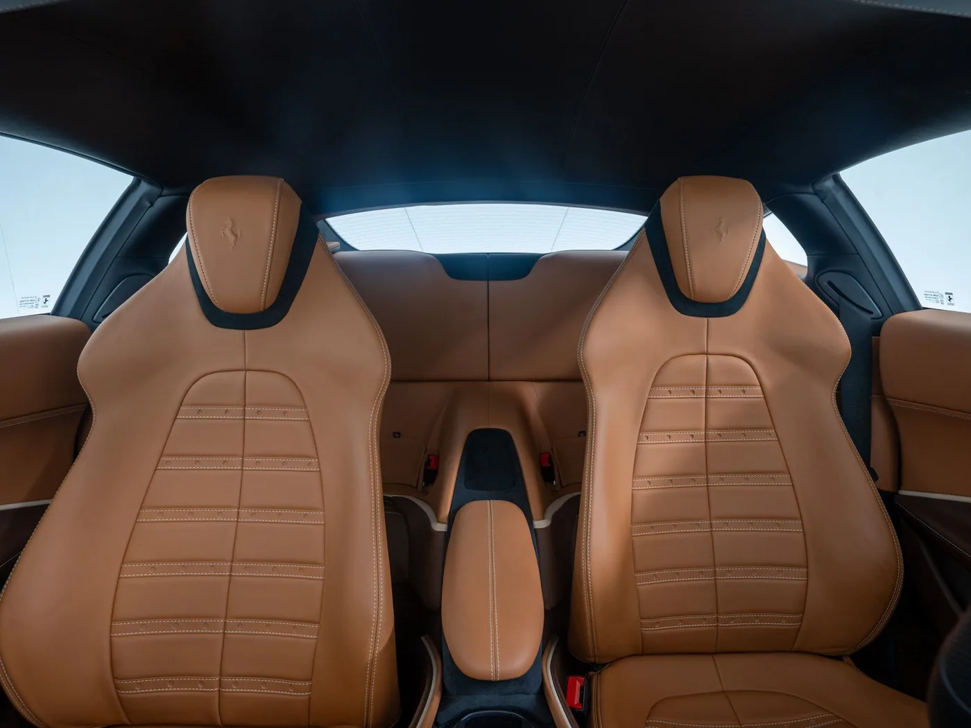 2021 Ferrari Roma offered by a specialist dealer in Singen, Germany, photo 10 of 15