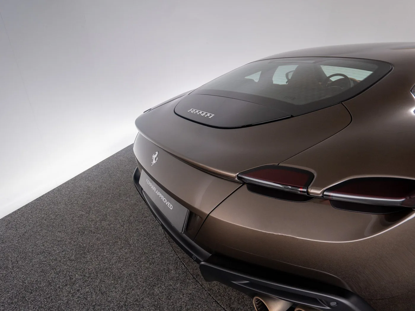 2021 Ferrari Roma offered by a specialist dealer in Singen, Germany, photo 13 of 15