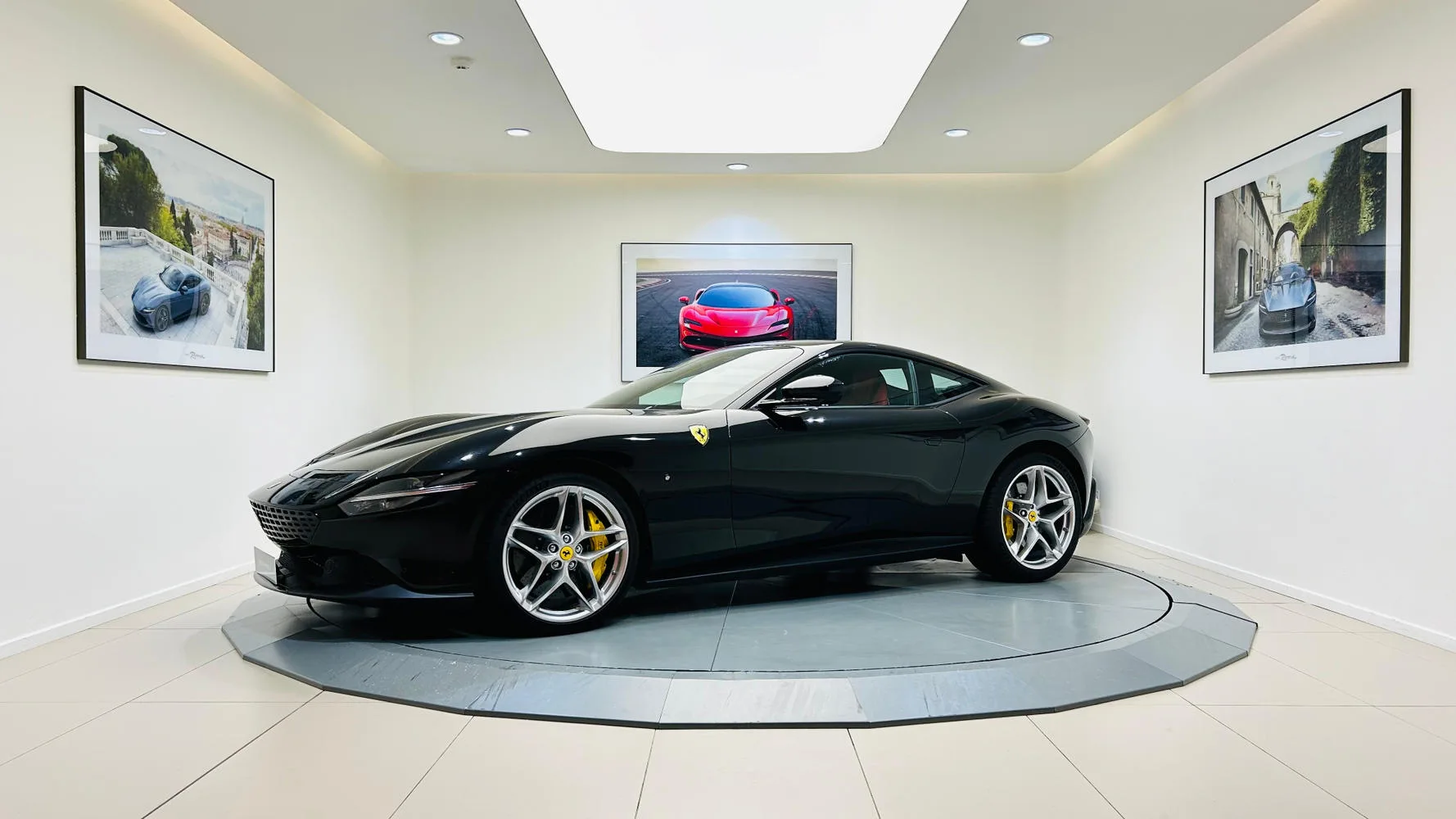 2021 Ferrari Roma angeboten von einem Fachhändler in Biarritz, Frankreich, Hauptfoto