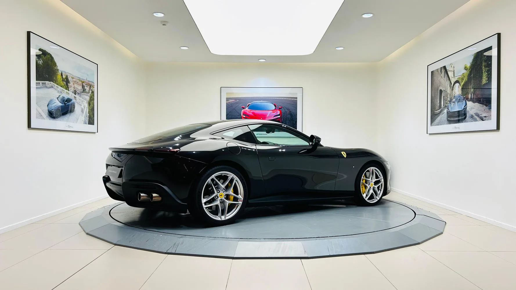 2021 Ferrari Roma, 3/19