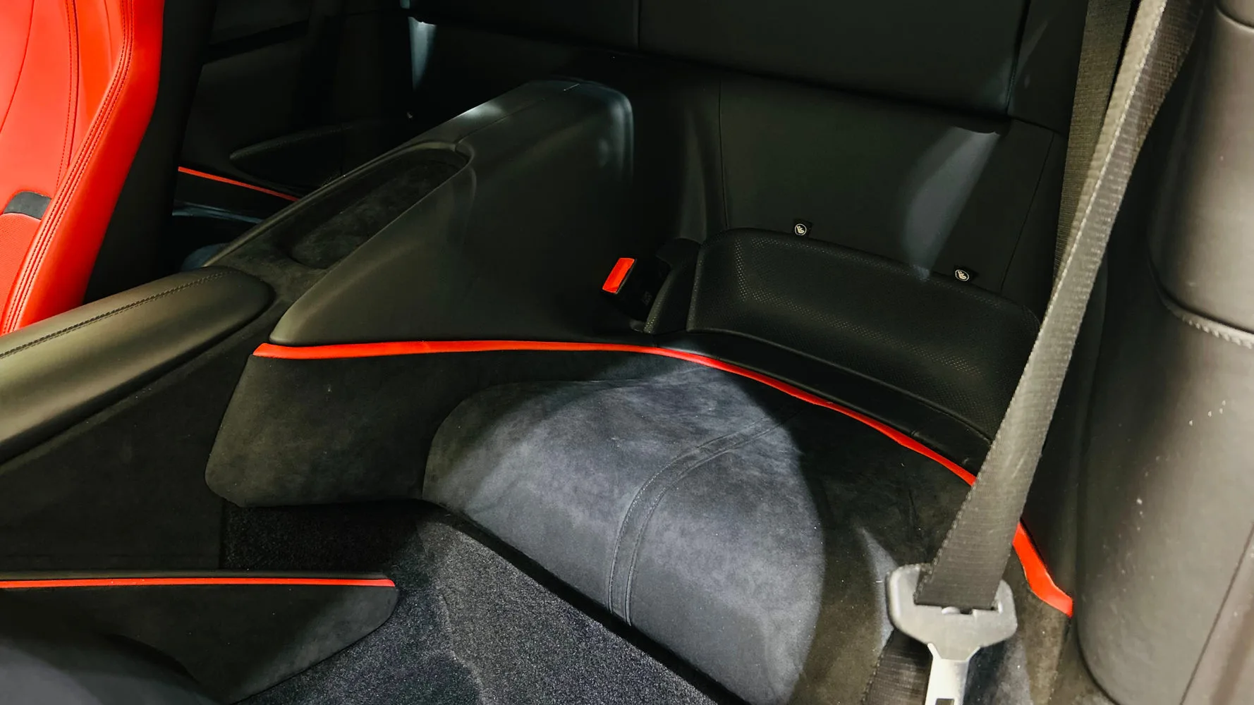 2021 Ferrari Roma, 18/19