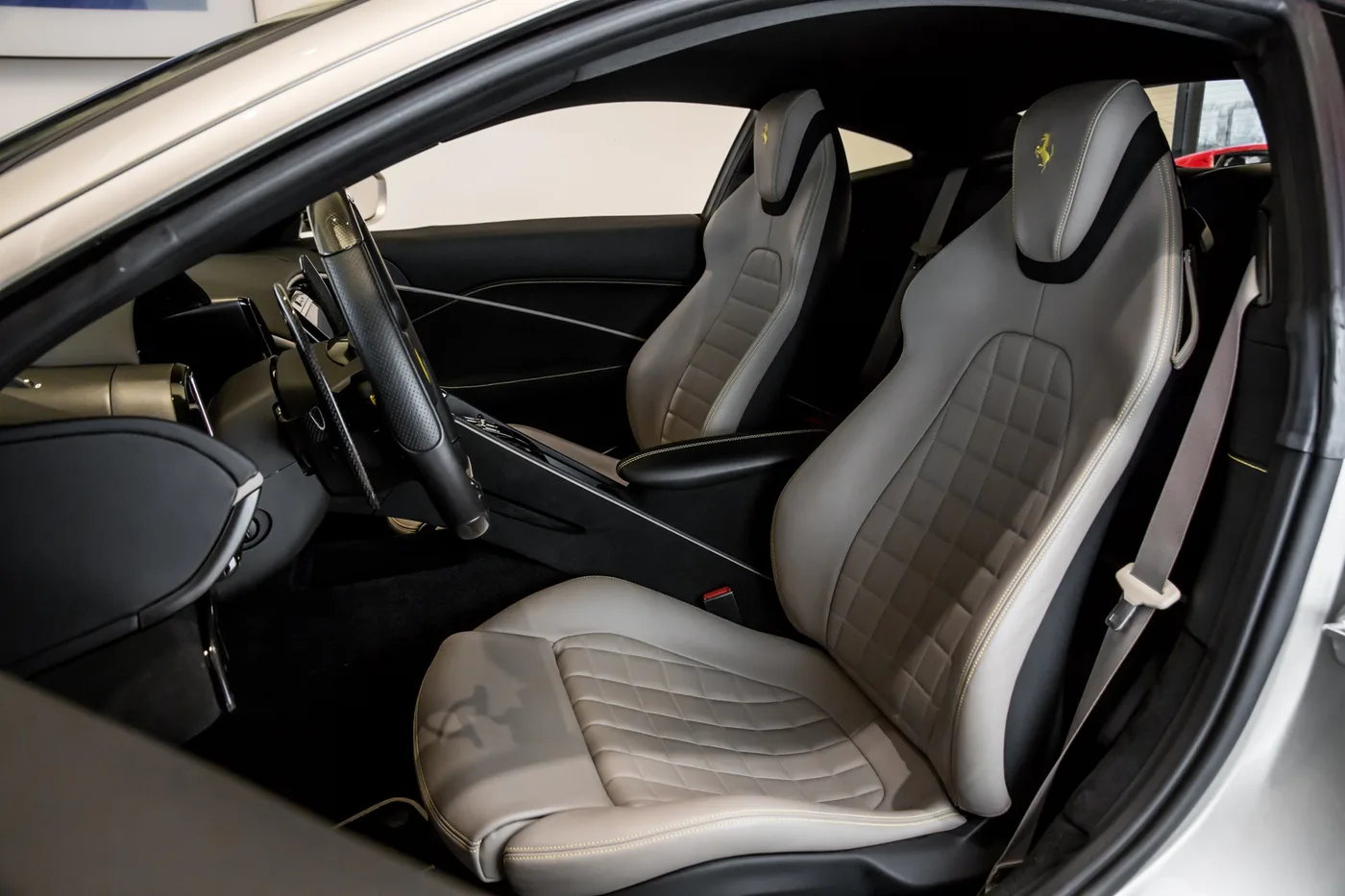 2021 Ferrari Roma offered by a specialist dealer in Hengelo, Netherlands, photo 6 of 15