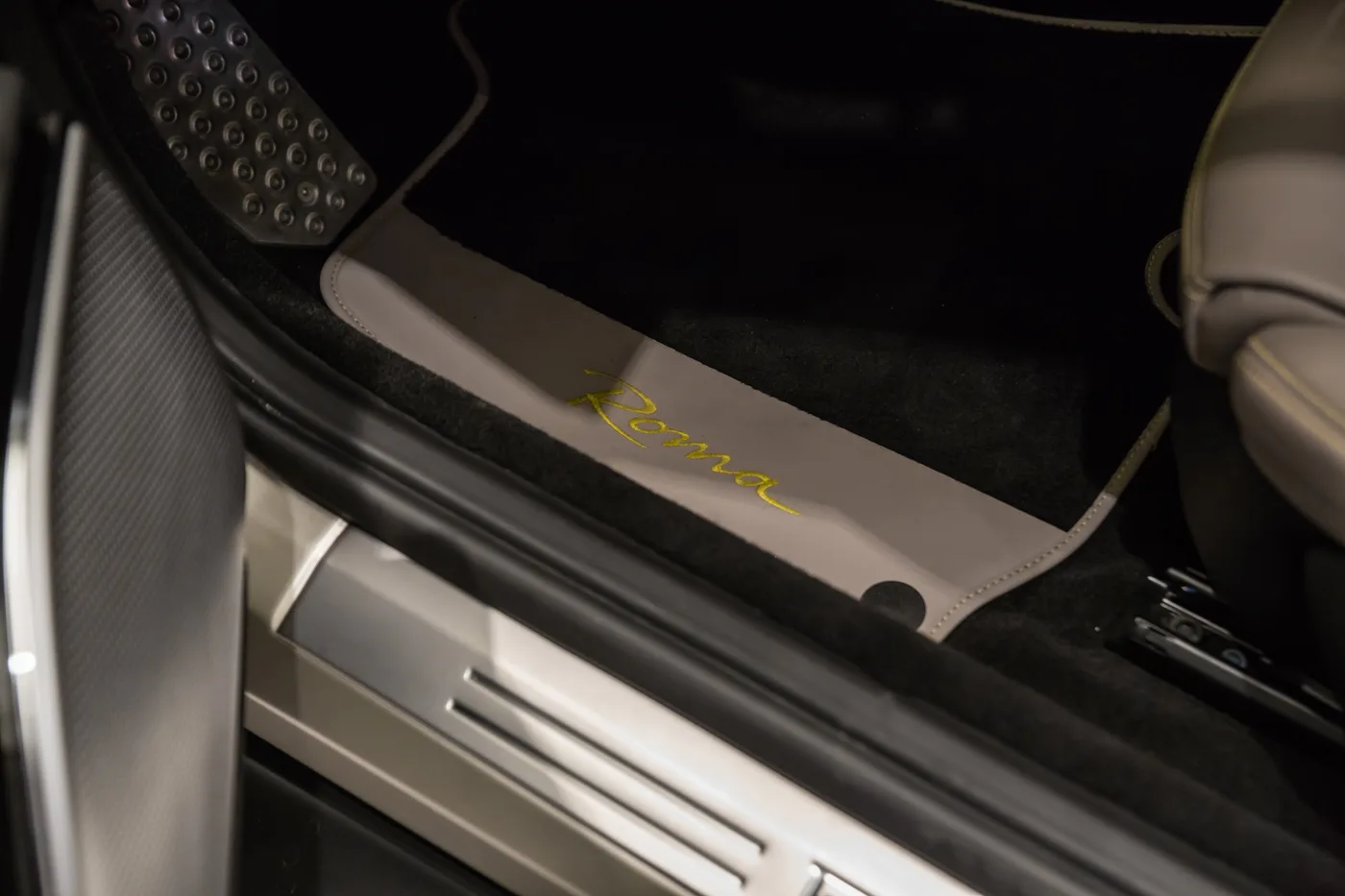2021 Ferrari Roma offered by a specialist dealer in Hengelo, Netherlands, photo 11 of 15