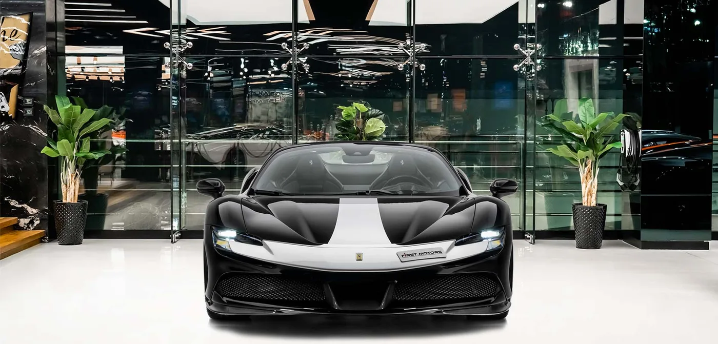 2021 Ferrari SF90 Spider angeboten von einem Fachhändler in Dubai, Vereinigte Arabische Emirate, Außenansicht 3