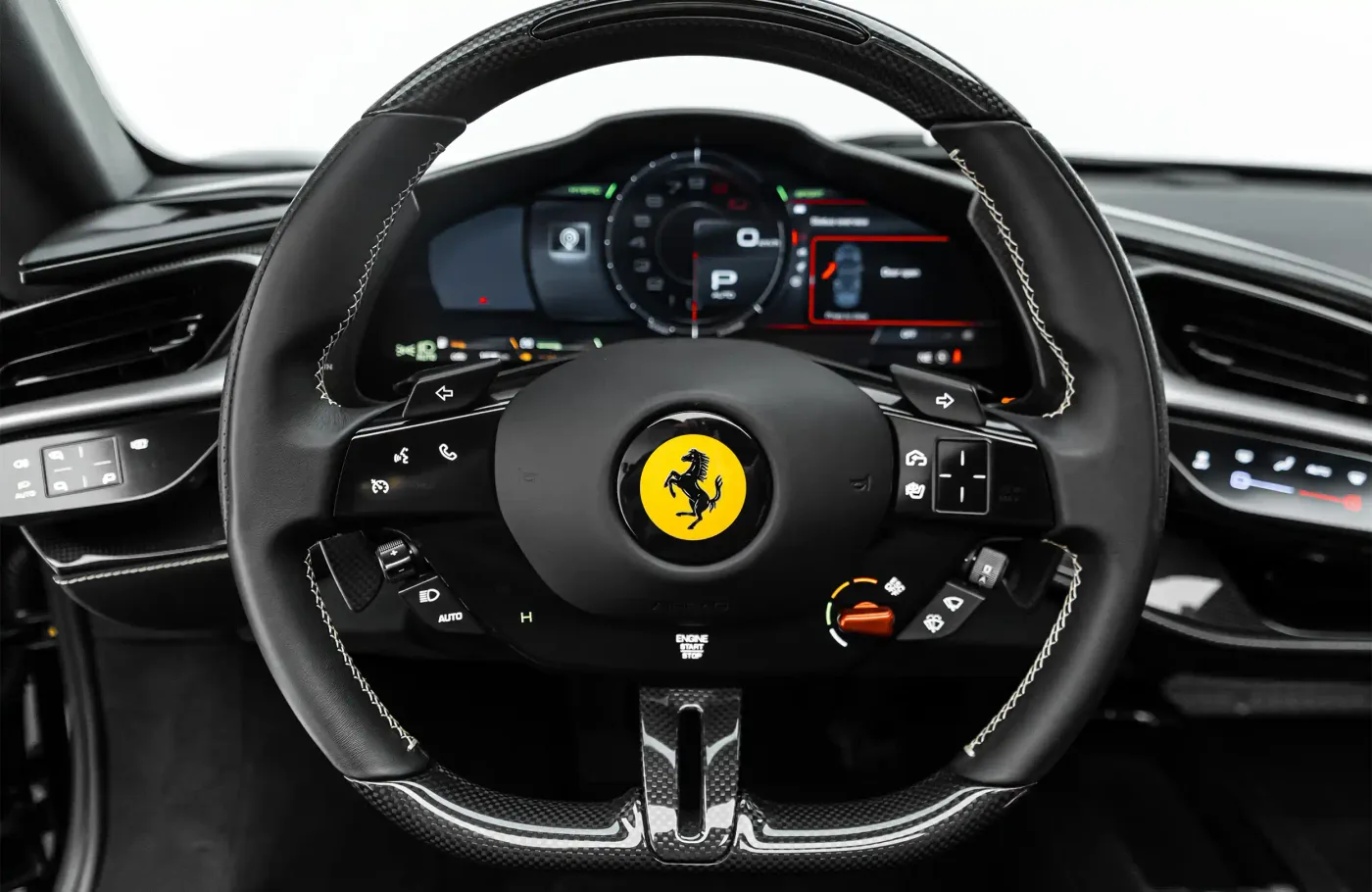 2021 Ferrari SF90 Spider angeboten von einem Fachhändler in Dubai, Vereinigte Arabische Emirate, Foto 7 von 10