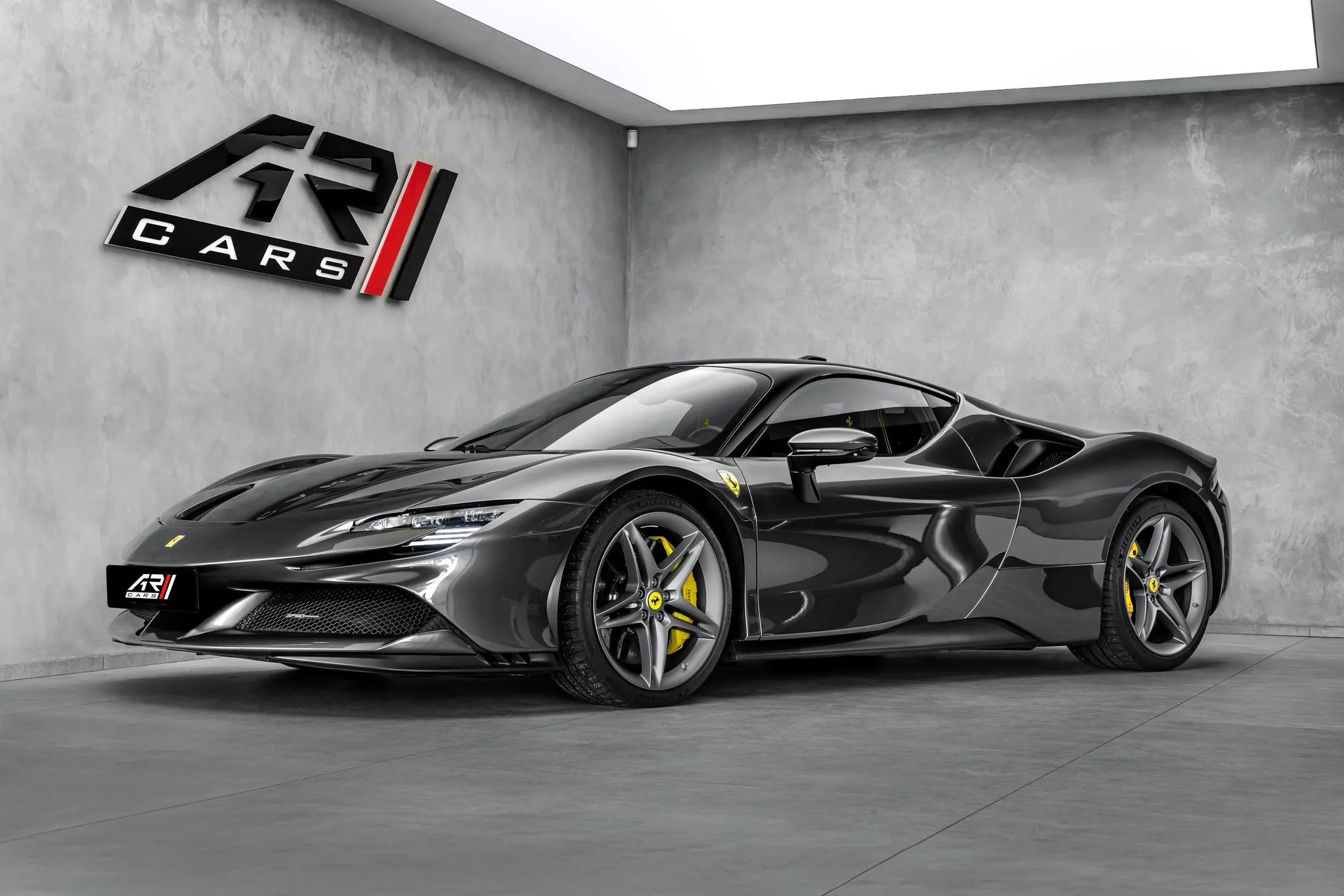 2021 Ferrari SF90 Stradale angeboten von einem Fachhändler in Ostrava, Tschechien, Hauptfoto