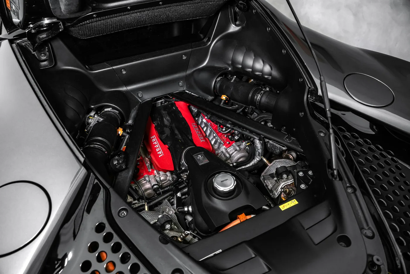 2021 Ferrari SF90 Stradale offered by a specialist dealer in Ostrava, Czechia, photo 14 of 25
