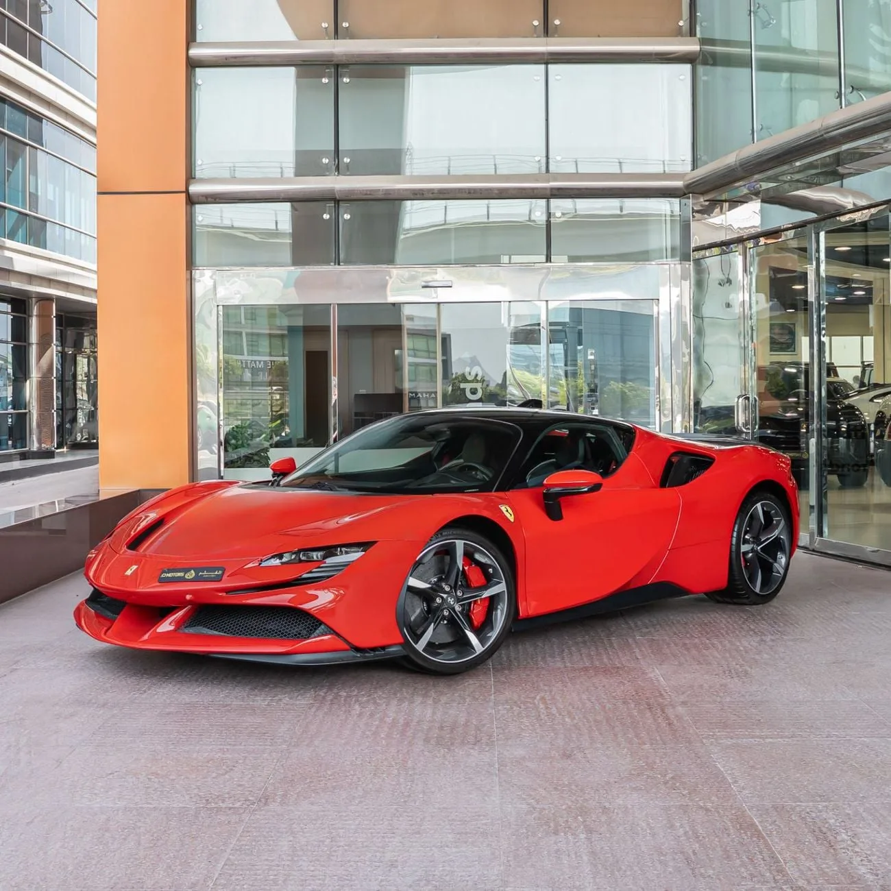 2021 Ferrari SF90 Stradale angeboten von einem Spezialhändler in Dubai, Vereinigte Arabische Emirate, Hauptfoto
