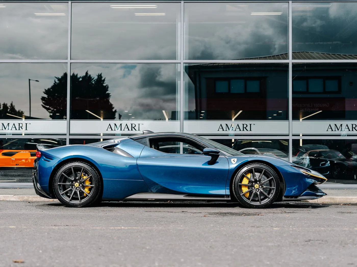 2021 Ferrari SF90 Stradale Assetto Fiorano angeboten von einem Supersportwagenhändler in Preston, Vereinigtes Königreich, Foto 2 von 25