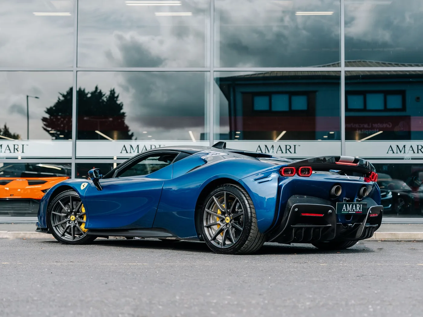2021 Ferrari SF90 Stradale Assetto Fiorano angeboten von einem Supersportwagenhändler in Preston, Vereinigtes Königreich, Foto 3 von 25