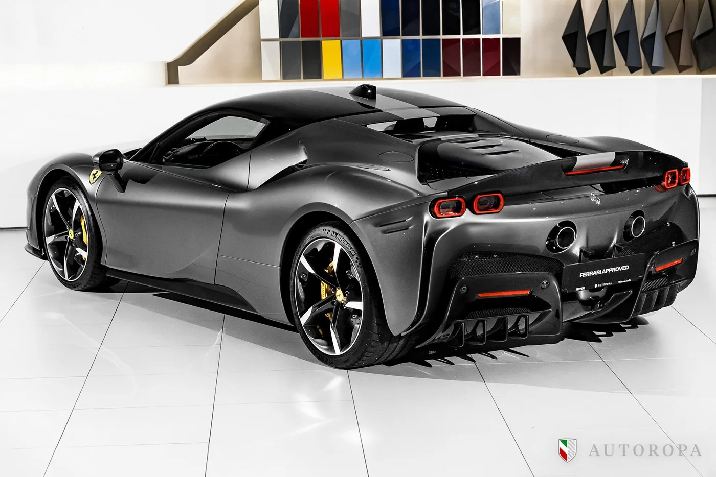 2021 Ferrari SF90 Stradale Assetto Fiorano proposée par un concessionnaire agréé Ferrari et Maserati à Arlöv, Suède, photo 4 sur 10